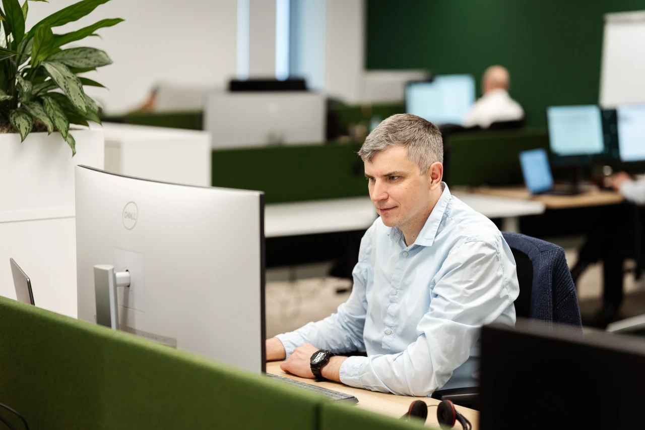 1-man-desk-2.webp