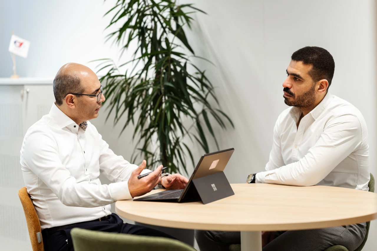 2-men-office-ipad.webp